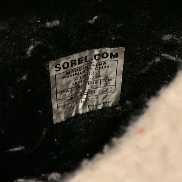 Sorel Children’s Yoot PAC TP Boot (needs new lace on right boot) - Picture 9 of 13